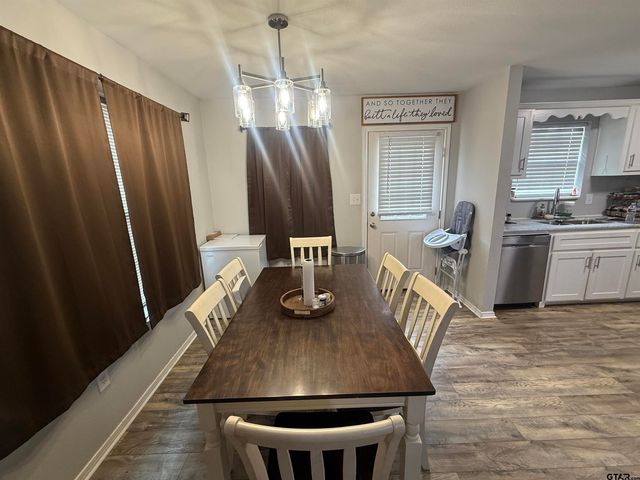 208 Sunny Ln, Mt Pleasant, TX 75455