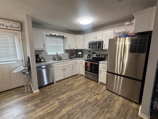 208 Sunny Ln, Mt Pleasant, TX 75455