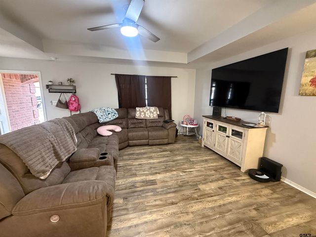 208 Sunny Ln, Mt Pleasant, TX 75455