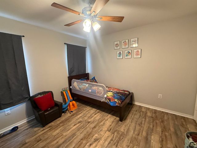 208 Sunny Ln, Mt Pleasant, TX 75455