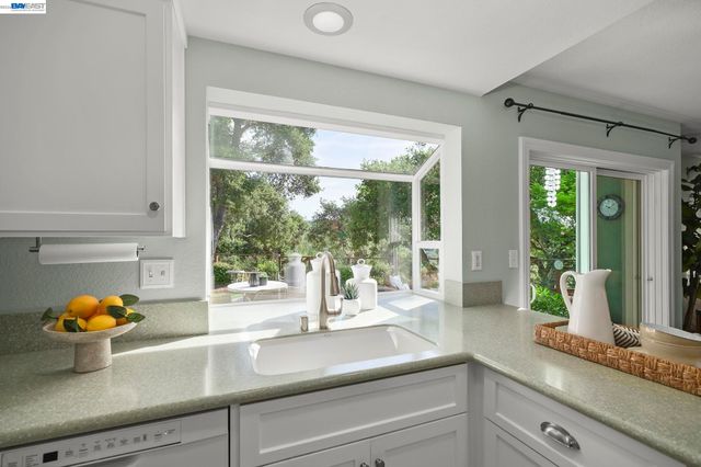 6034 Slopeview Ct, Castro Valley, CA 94552