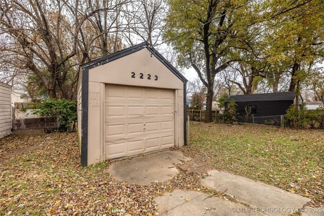 2223 S Oswego Avenue, Tulsa, OK 74114
