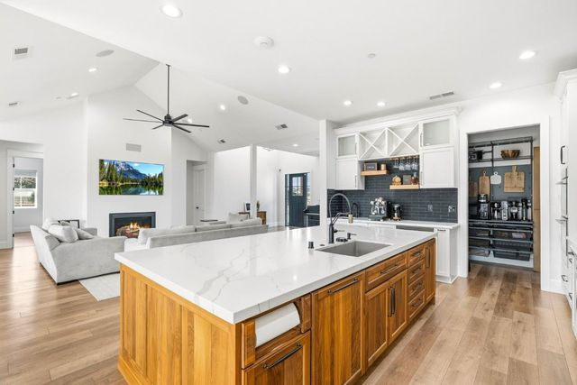 15400 Seymour Avenue, San Martin, CA 95046