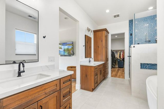 15400 Seymour Avenue, San Martin, CA 95046