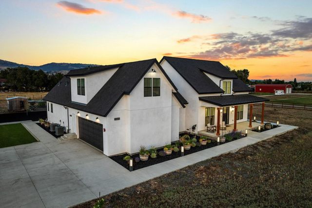 15400 Seymour Avenue, San Martin, CA 95046