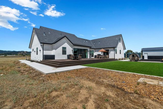 15400 Seymour Avenue, San Martin, CA 95046