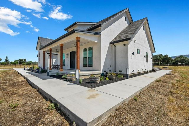 15400 Seymour Avenue, San Martin, CA 95046