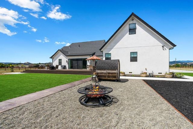 15400 Seymour Avenue, San Martin, CA 95046