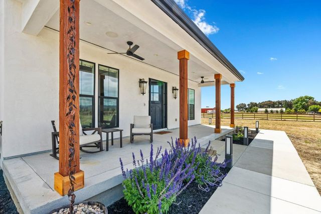 15400 Seymour Avenue, San Martin, CA 95046