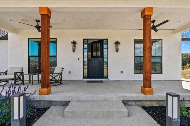 15400 Seymour Avenue, San Martin, CA 95046