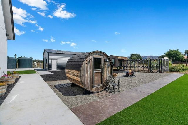 15400 Seymour Avenue, San Martin, CA 95046