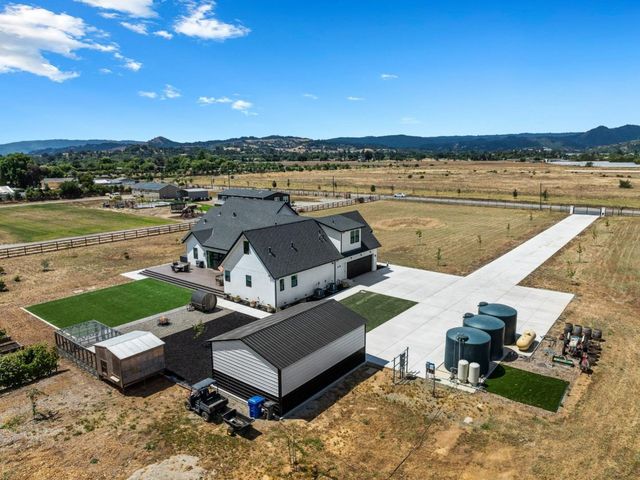 15400 Seymour Avenue, San Martin, CA 95046