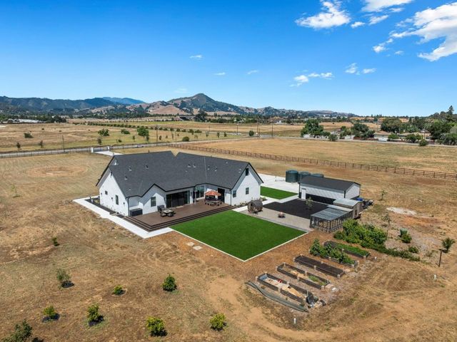 15400 Seymour Avenue, San Martin, CA 95046