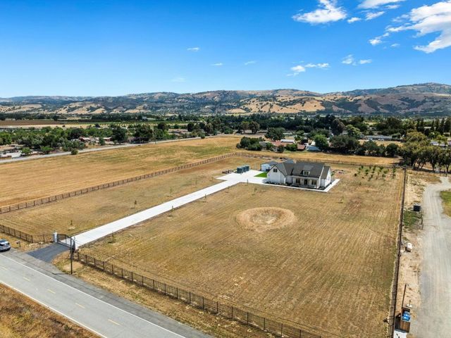 15400 Seymour Avenue, San Martin, CA 95046