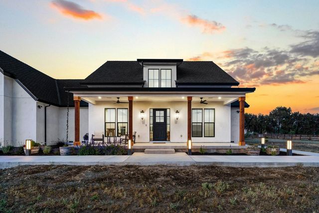 15400 Seymour Avenue, San Martin, CA 95046