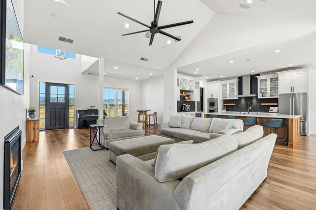 15400 Seymour Avenue, San Martin, CA 95046