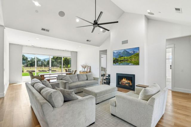 15400 Seymour Avenue, San Martin, CA 95046