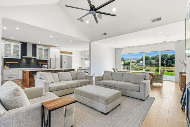 15400 Seymour Avenue, San Martin, CA 95046