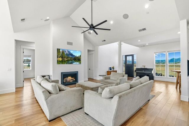 15400 Seymour Avenue, San Martin, CA 95046