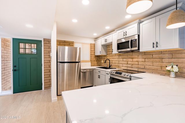 27250 N 64th Street 7, Scottsdale, AZ 85266