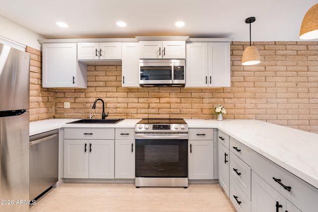 27250 N 64th Street 7, Scottsdale, AZ 85266