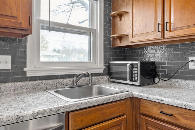 1121 23rd St SE, Cedar Rapids, IA 52403