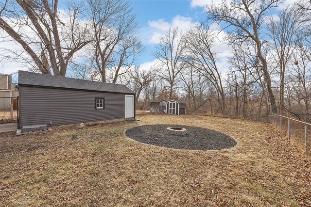 1121 23rd St SE, Cedar Rapids, IA 52403