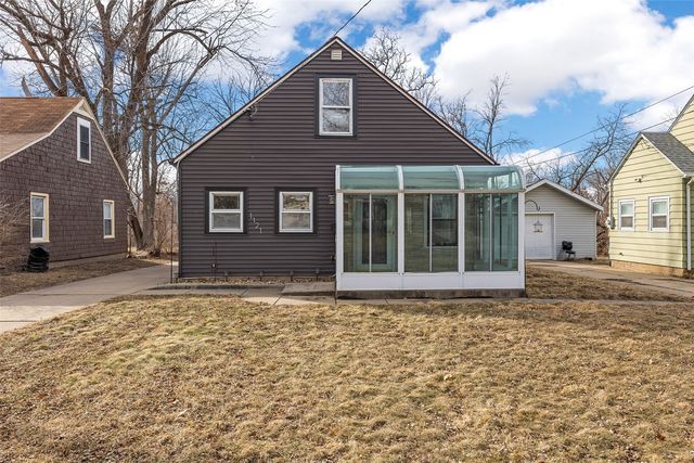 1121 23rd St SE, Cedar Rapids, IA 52403