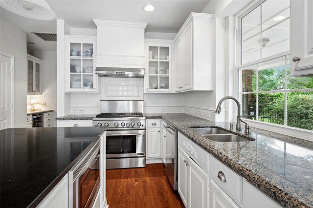 703 Heatherglen Drive, Southlake, TX 76092