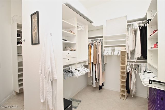 1901 Winding Oaks WAY, Naples, FL 34109