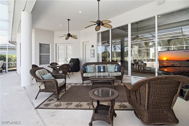 1901 Winding Oaks WAY, Naples, FL 34109