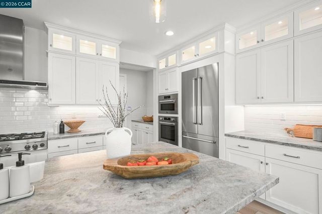 106 Southern Oak Dr, Pleasant Hill, CA 94523