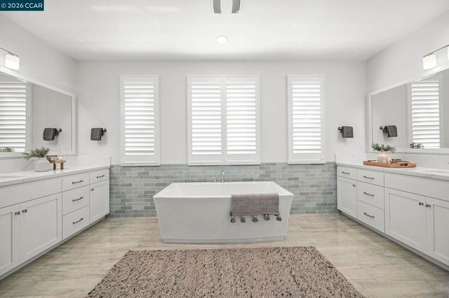 106 Southern Oak Dr, Pleasant Hill, CA 94523