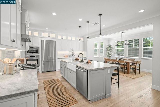 106 Southern Oak Dr, Pleasant Hill, CA 94523