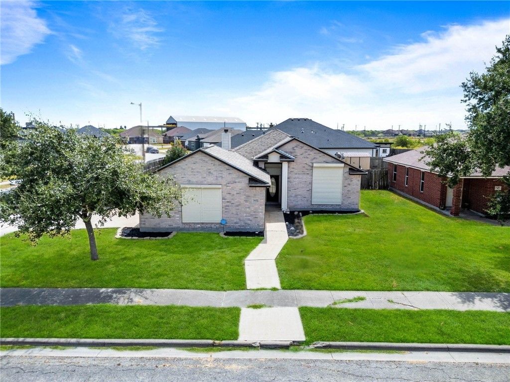 7902 Snake River Dr, Corpus Christi, TX 78414 — exterior