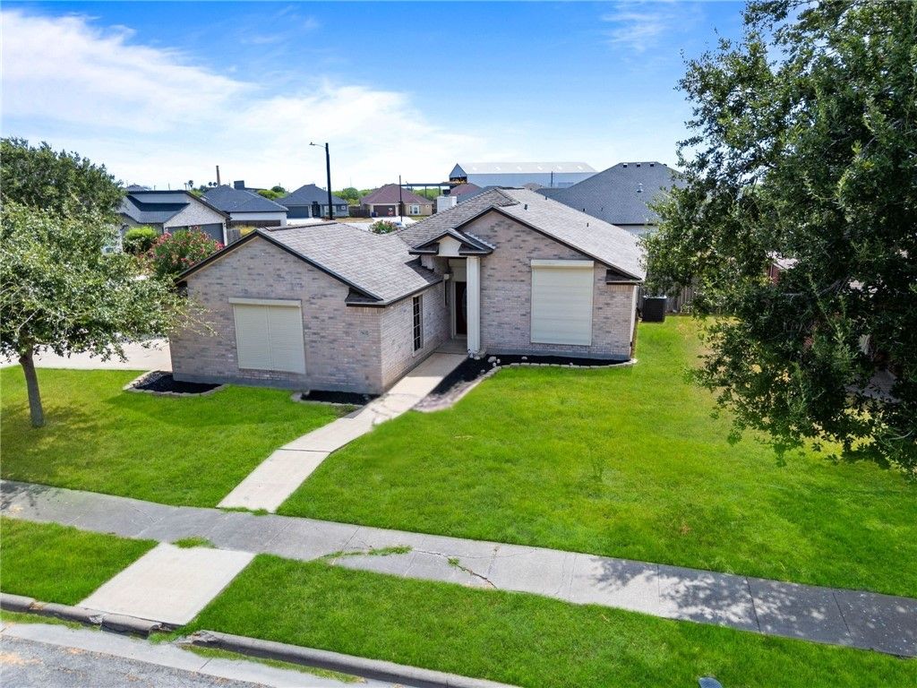7902 Snake River Dr, Corpus Christi, TX 78414 — photo 2