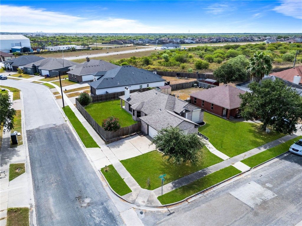 7902 Snake River Dr, Corpus Christi, TX 78414 — photo 4