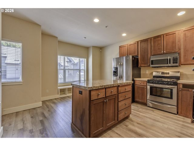 1923 Ne 50TH Way, Hillsboro, OR 97124