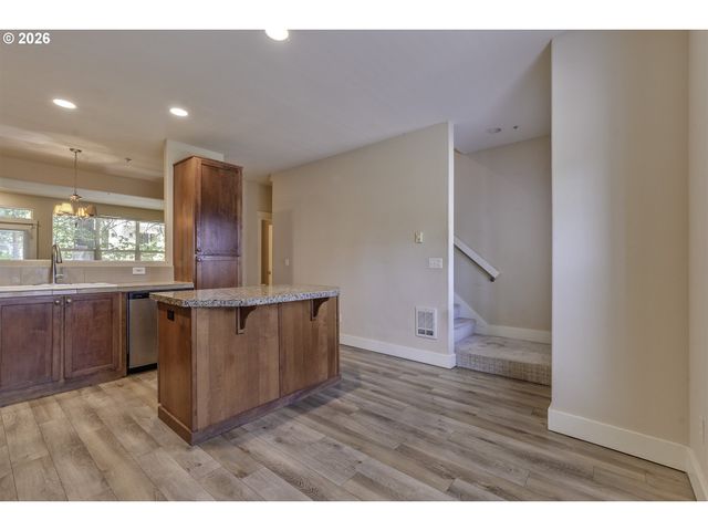 1923 Ne 50TH Way, Hillsboro, OR 97124