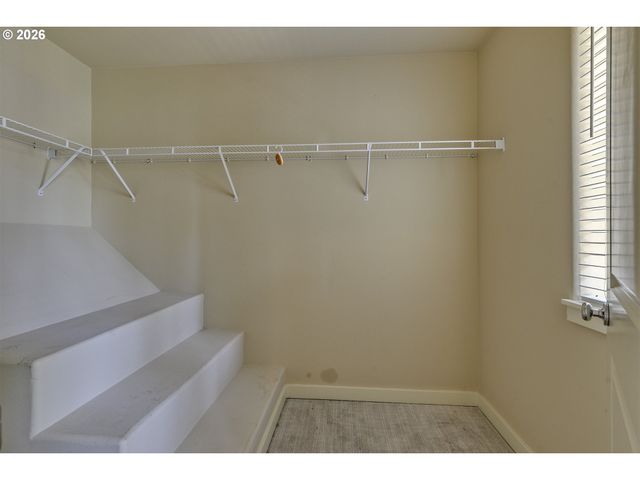 1923 Ne 50TH Way, Hillsboro, OR 97124
