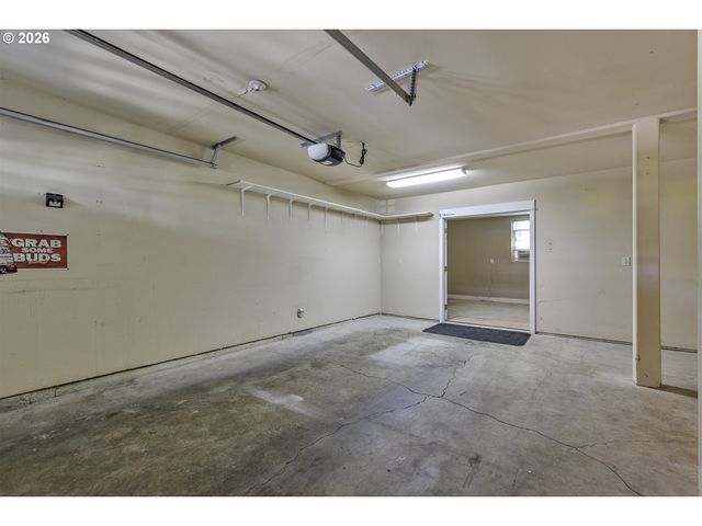 1923 Ne 50TH Way, Hillsboro, OR 97124