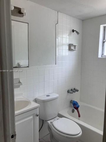 3696 William Ave 4, Miami, FL 33133