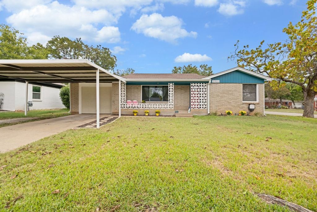 3900 Caddo Trail, Lake Worth, TX 76135