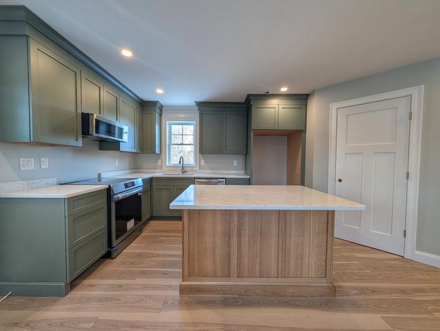 46 Holt Road A, Buzzards Bay, MA 02532