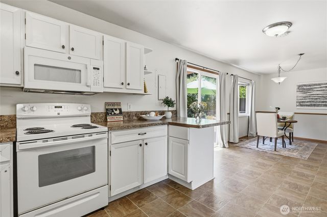 1067 Swanson Way NE, Poulsbo, WA 98370