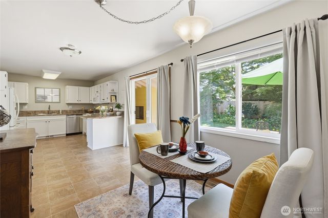 1067 Swanson Way NE, Poulsbo, WA 98370