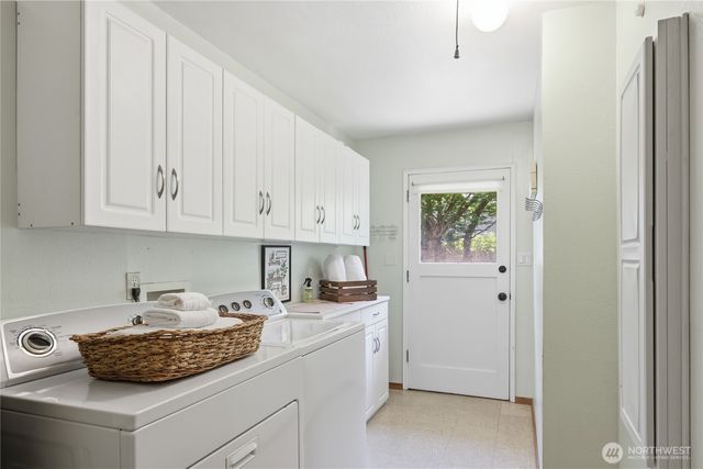 1067 Swanson Way NE, Poulsbo, WA 98370