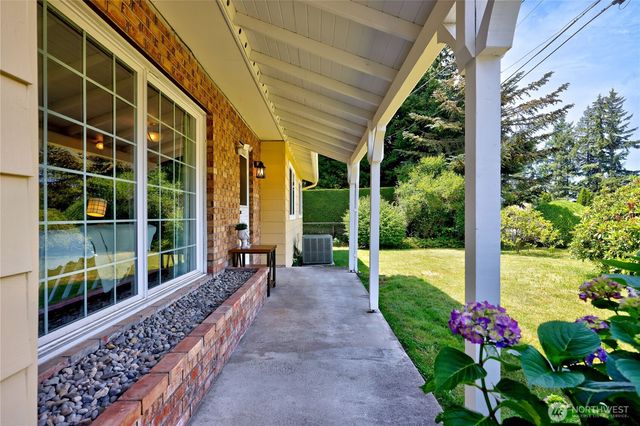 1067 Swanson Way NE, Poulsbo, WA 98370