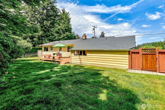 1067 Swanson Way NE, Poulsbo, WA 98370