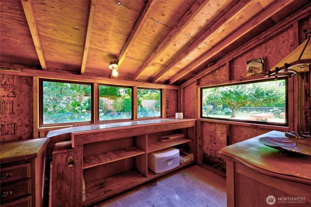 1067 Swanson Way NE, Poulsbo, WA 98370